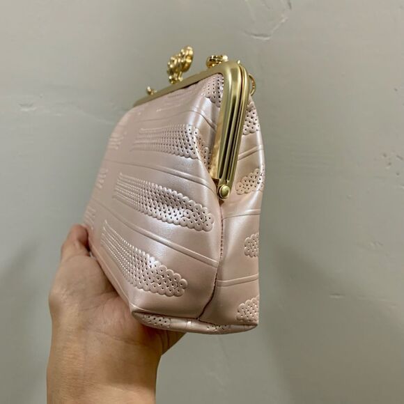 Handmade Genuine Embossed Leather Cute Kisslock Wristlet/Crossbody & 2 Chains - Picture 13 of 15